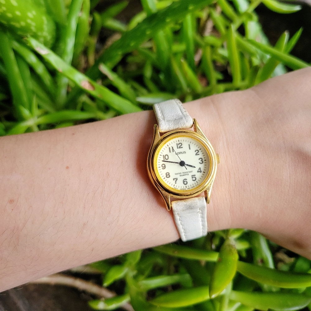 Vintage Lorus Classic Genuine Leather White & Gold Watch
